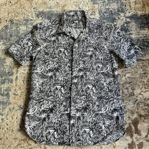 Abstract Graphic Short Sleeve - Medium